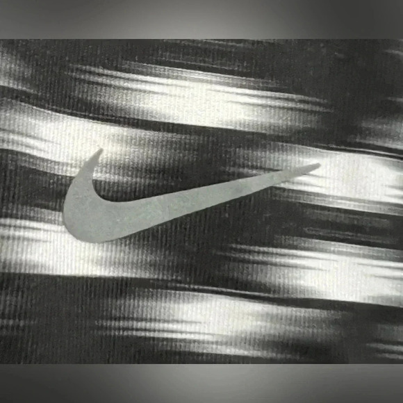 NIKE |Women's RELAY DRI-FIT Running Shorts. Size: S. - Picture 3 of 12